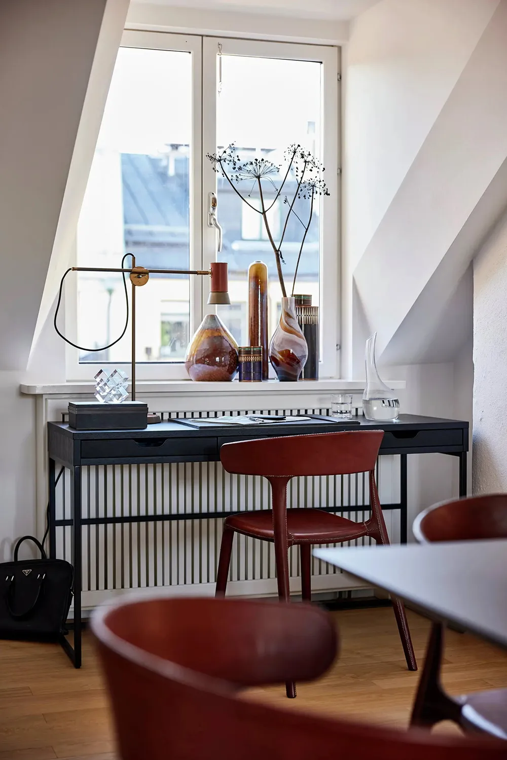 Ruhige Eleganz im Design einer großen Dachbodenwohnung in Stockholm - 11