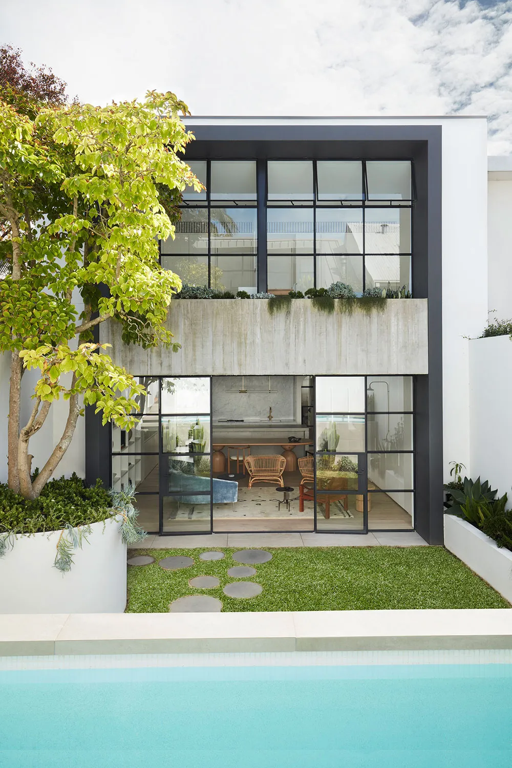 Arco y ángulos redondeados en el diseño de una casa moderna en Sídney - Gallery image 1