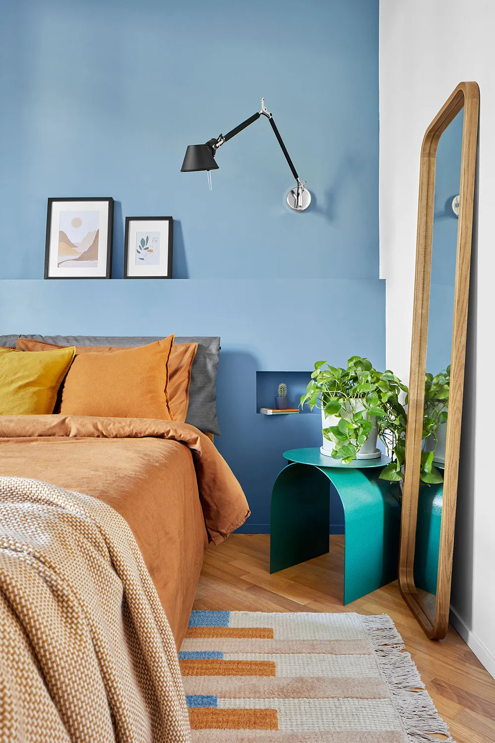 Vibrant Tones and Retro Notes: Bright Apartment in Milan - Gallery image 8
