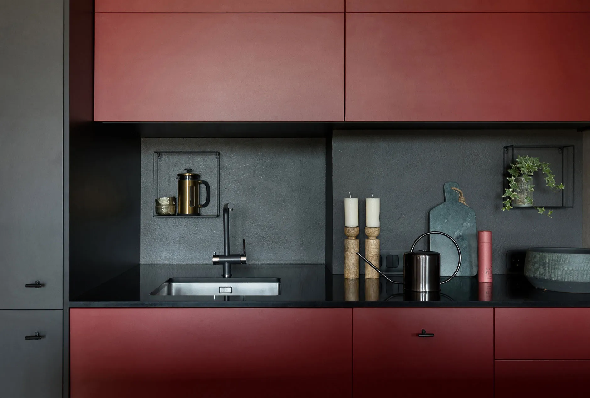 Pequeña apartamento con cocina morada en Kiev según el proyecto de Elena Fatieva (42 m²) - Gallery image 2