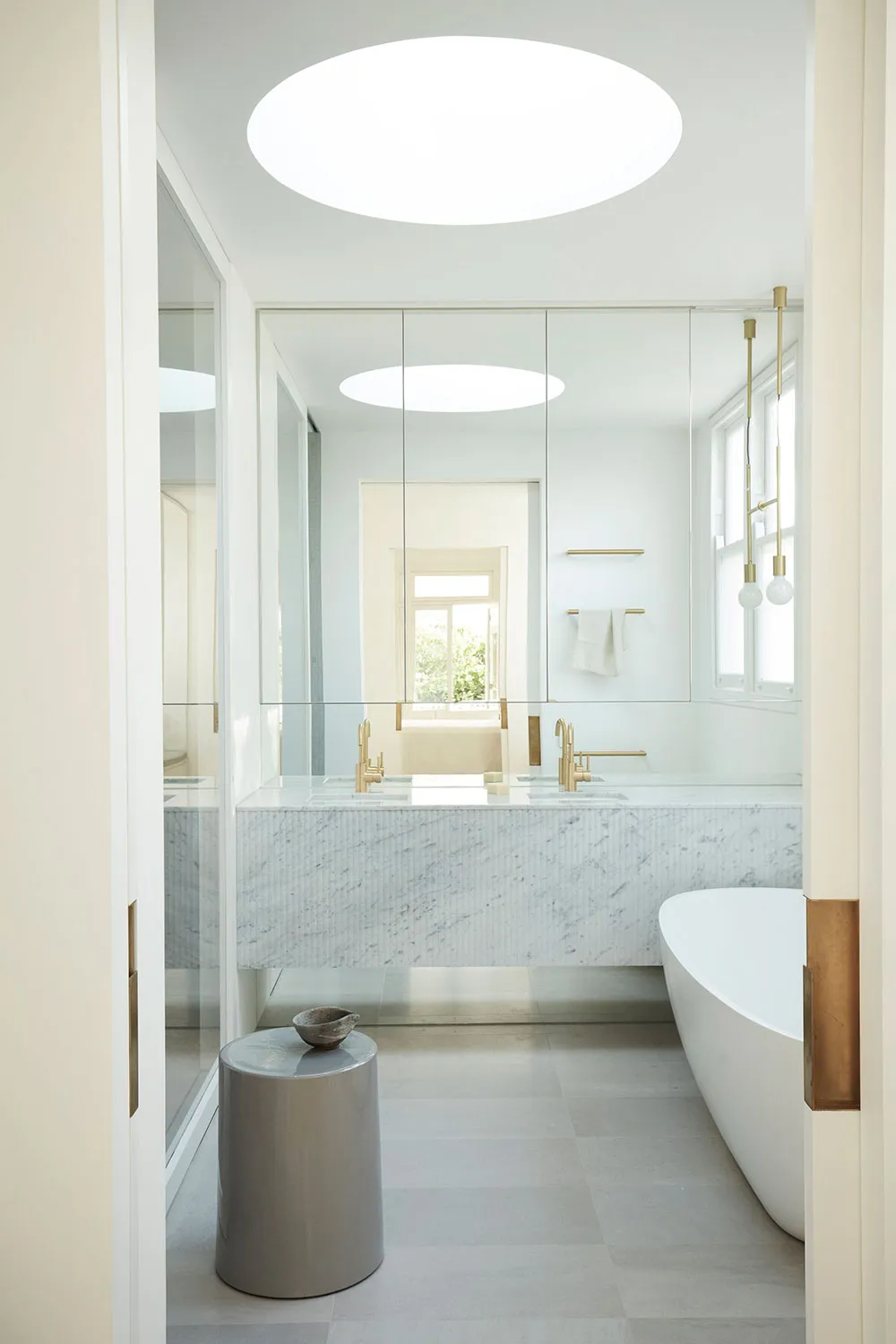 Arco y ángulos redondeados en el diseño de una casa moderna en Sídney - Gallery image 19