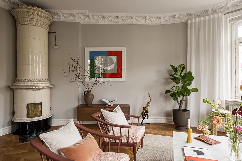 Szwedzki mieszkanie z promieniową ścianą i tureckim dywanem - Gallery image 4