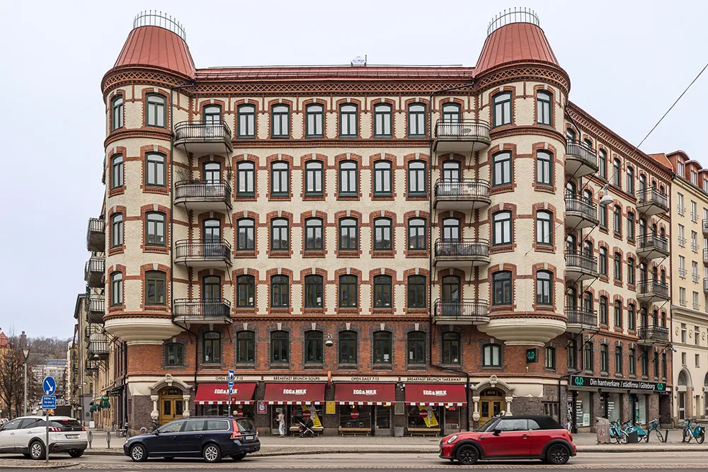 Szwedzki mieszkanie z promieniową ścianą i tureckim dywanem - Gallery image 30