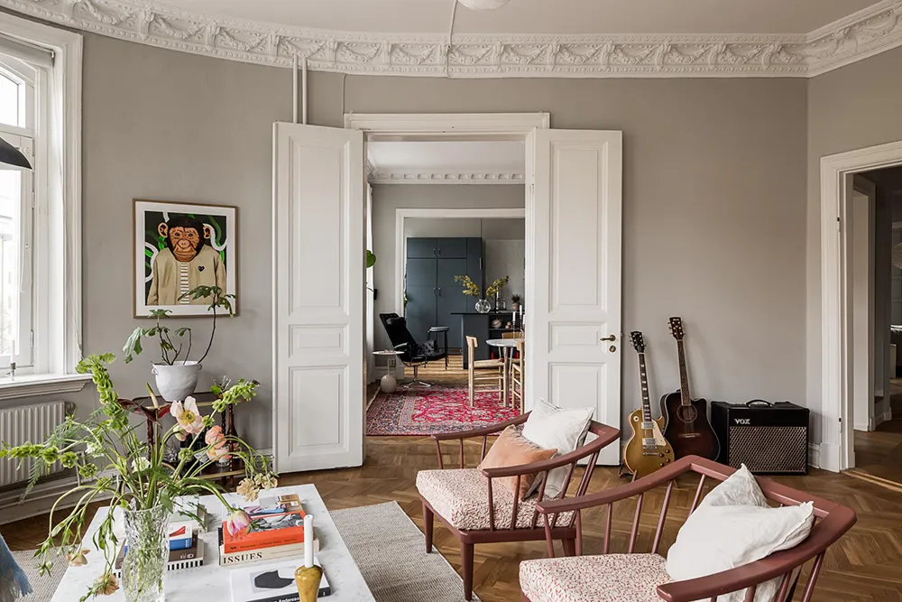 Szwedzki mieszkanie z promieniową ścianą i tureckim dywanem - Gallery image 7