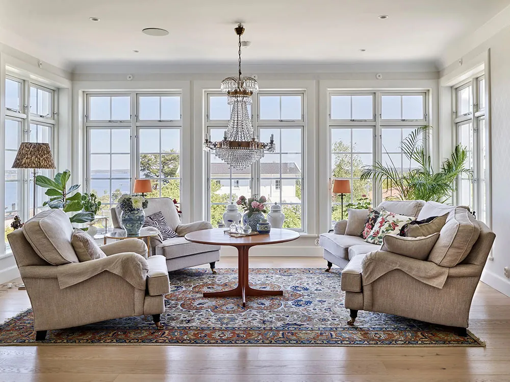 Casa blanca con grandes ventanas en Suecia - Gallery image 3