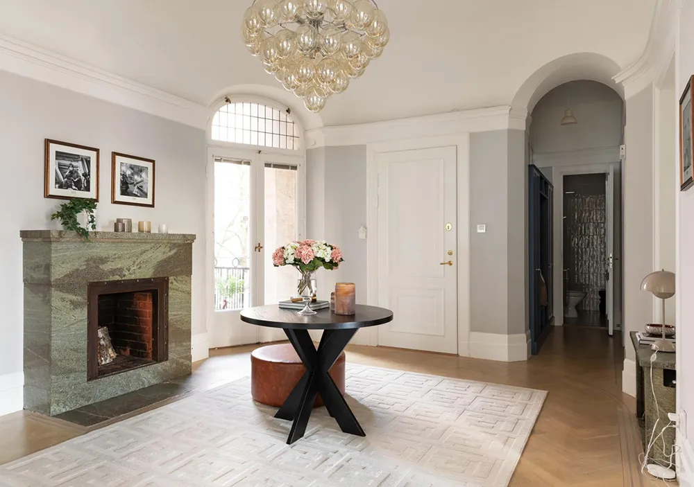 Мягкий и элегантный интерьер великолепной квартиры в старом доме в Стокгольме - Gallery image 7