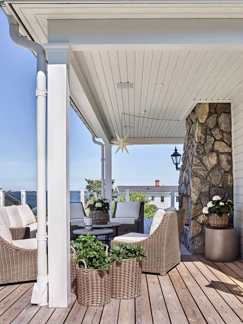 Casa blanca con grandes ventanas en Suecia - Gallery image 12