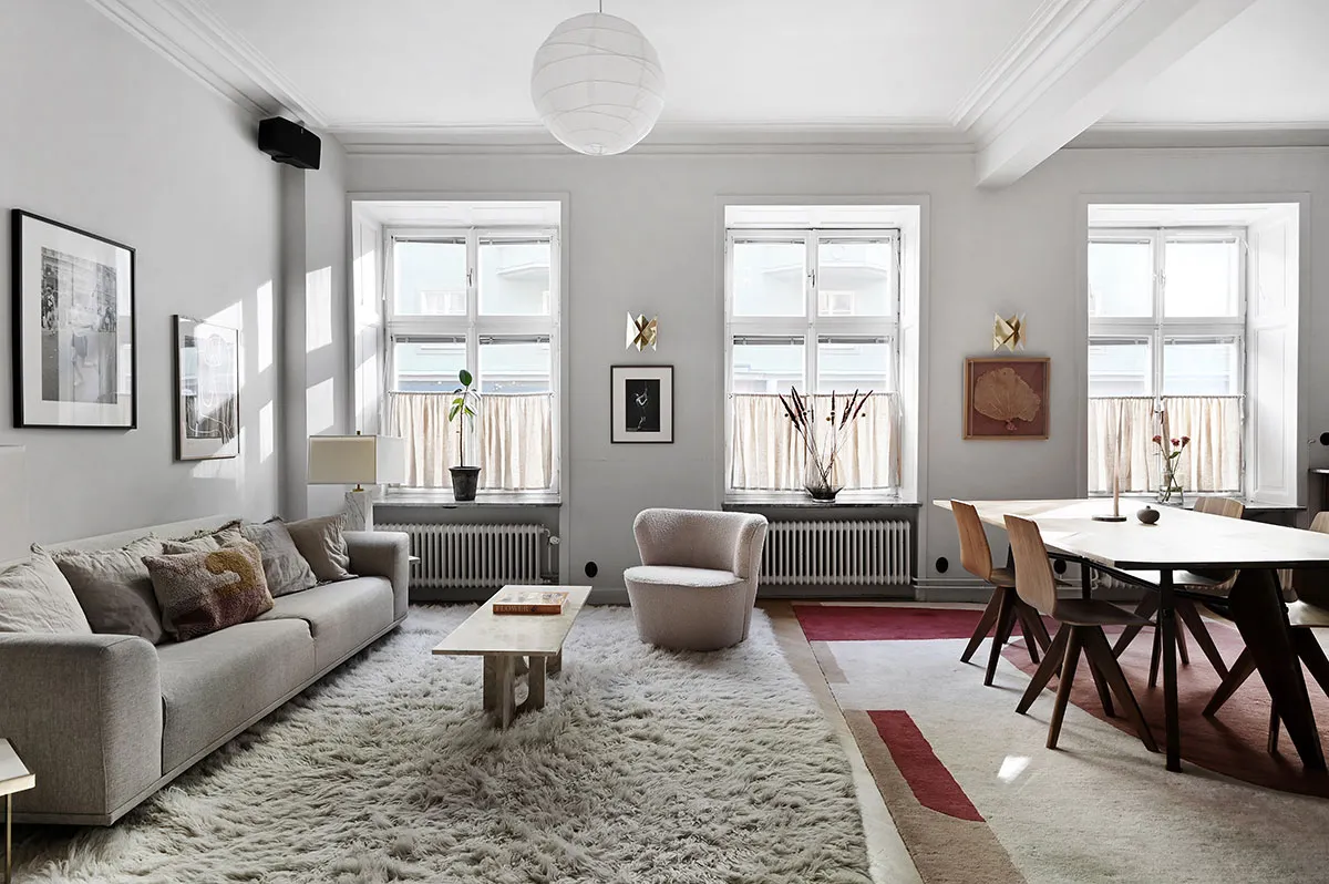 Kitchen without upper cabinets and fireplace: bright first-floor apartment in Stockholm - Gallery image 1