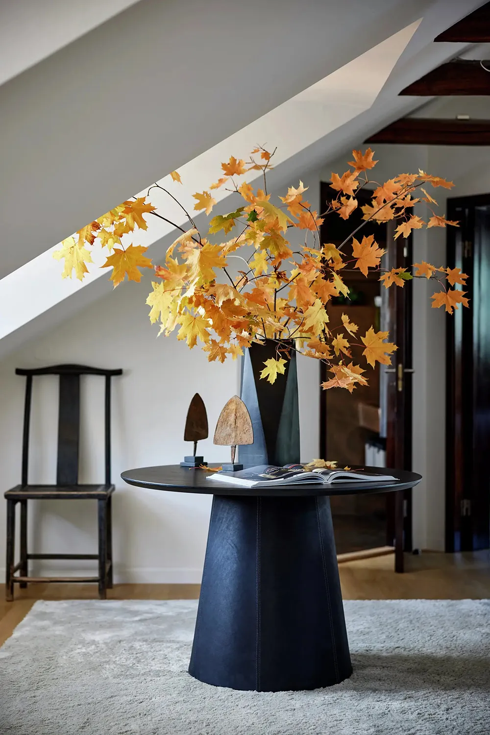 Ruhige Eleganz im Design einer großen Dachbodenwohnung in Stockholm - 6