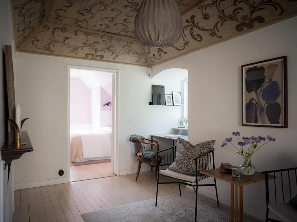 Interiores elegantes y sobrios de una encantadora casa de campo sueca - Gallery image 22