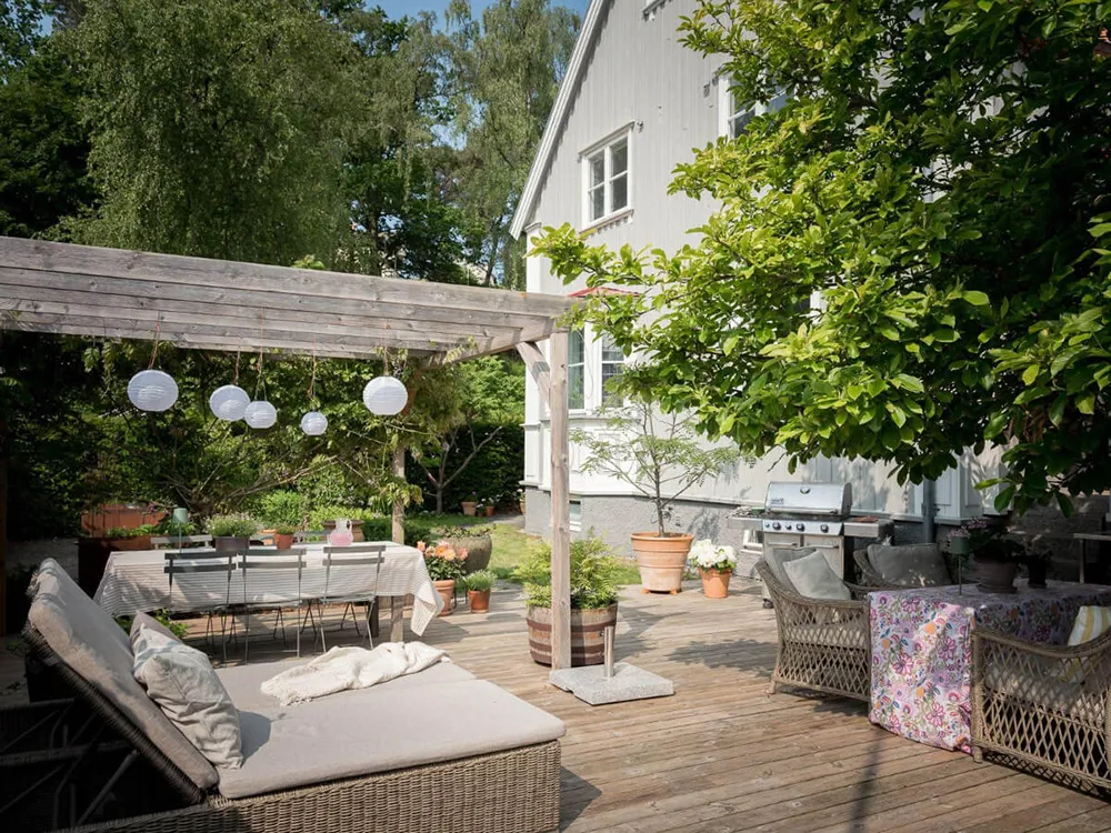 Interiores elegantes y sobrios de una encantadora casa de campo sueca - Gallery image 30