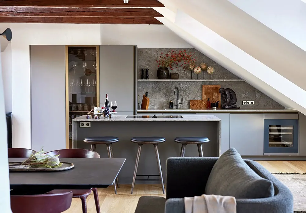 Ruhige Eleganz im Design einer großen Dachbodenwohnung in Stockholm - 4