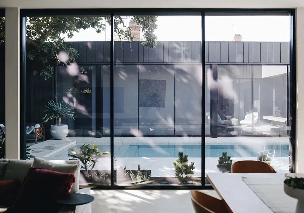 Hermoso moderno hogar con piscina en el patio interno en Australia - 6