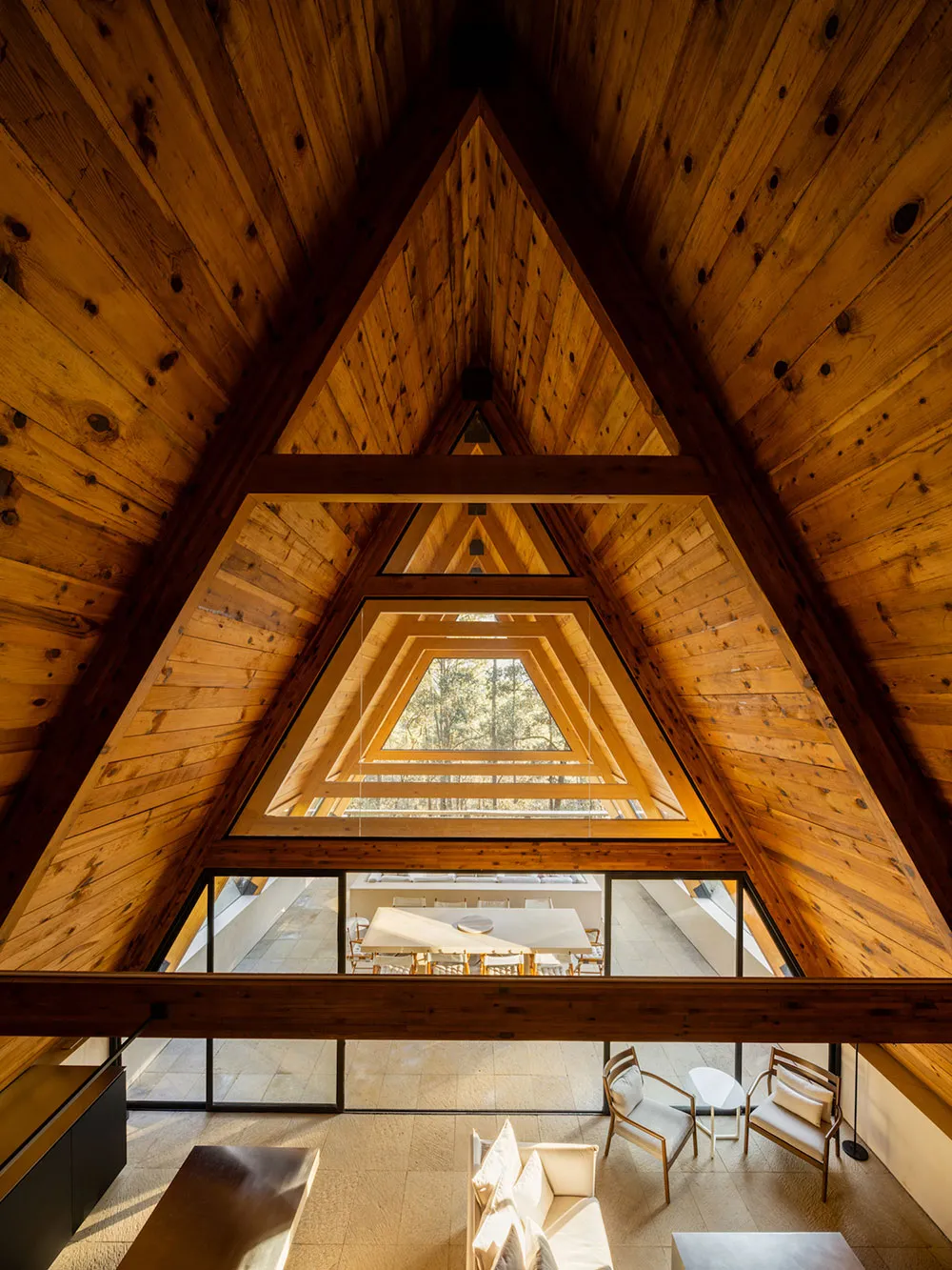 Dom w kształcie litery A pośrodku lasu w Meksyku - Gallery image 5