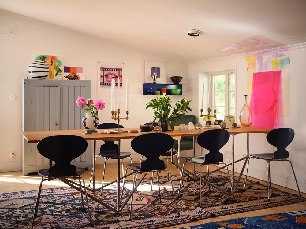 Яскрава дача в колишньому дому садівника на озері Меларен у Швеції - Gallery image 14