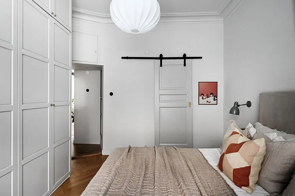 Kitchen without upper cabinets and fireplace: bright first-floor apartment in Stockholm - Gallery image 11