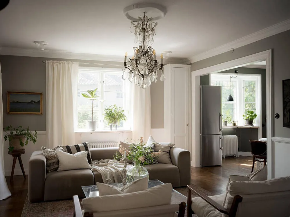 Interiores elegantes y sobrios de una encantadora casa de campo sueca - Gallery image 5