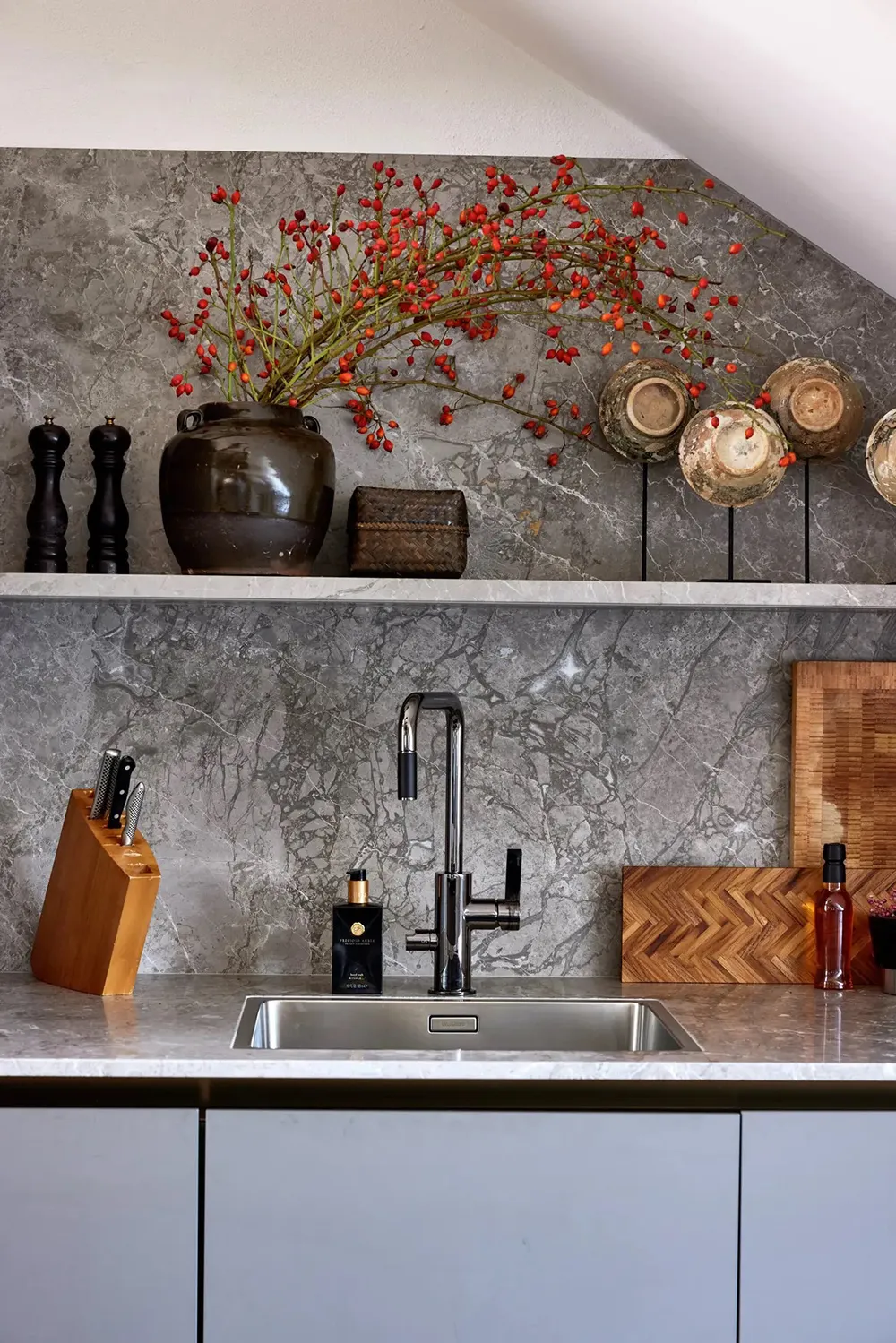 Ruhige Eleganz im Design einer großen Dachbodenwohnung in Stockholm - 5