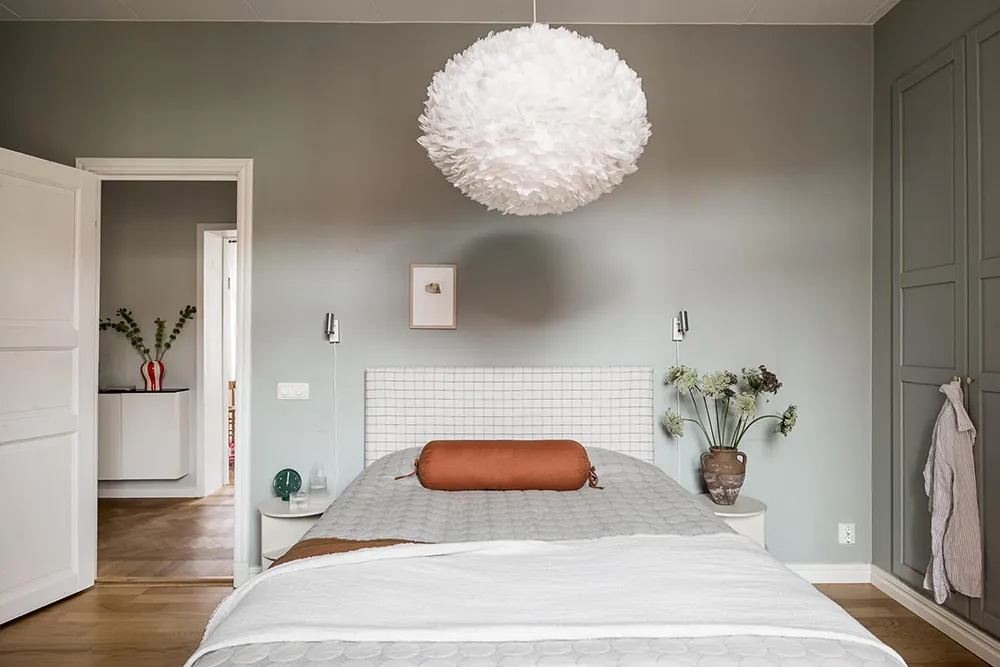 Szwedzki mieszkanie z promieniową ścianą i tureckim dywanem - Gallery image 28