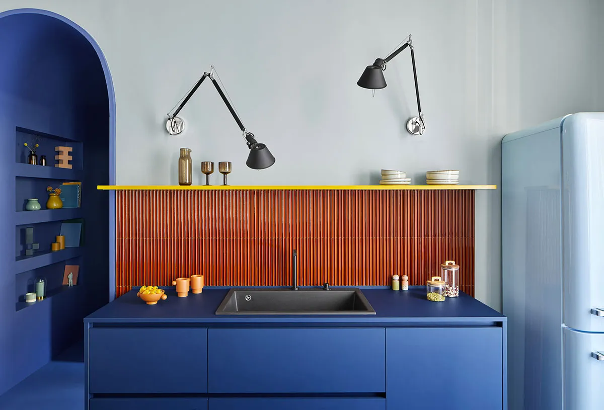 Vibrant Tones and Retro Notes: Bright Apartment in Milan - Gallery image 2