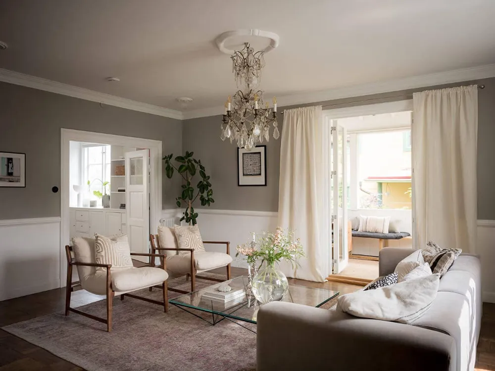 Interiores elegantes y sobrios de una encantadora casa de campo sueca - Gallery image 2