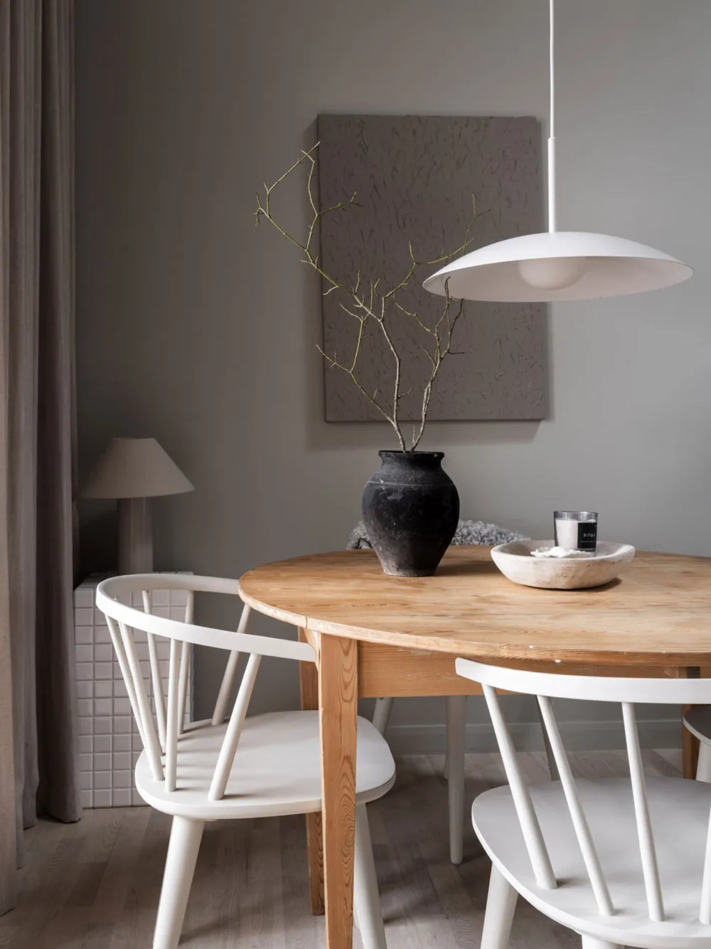 Interior tranquilo y suave de una pequeña casa de dos pisos en Suecia (72 m²) - Gallery image 6