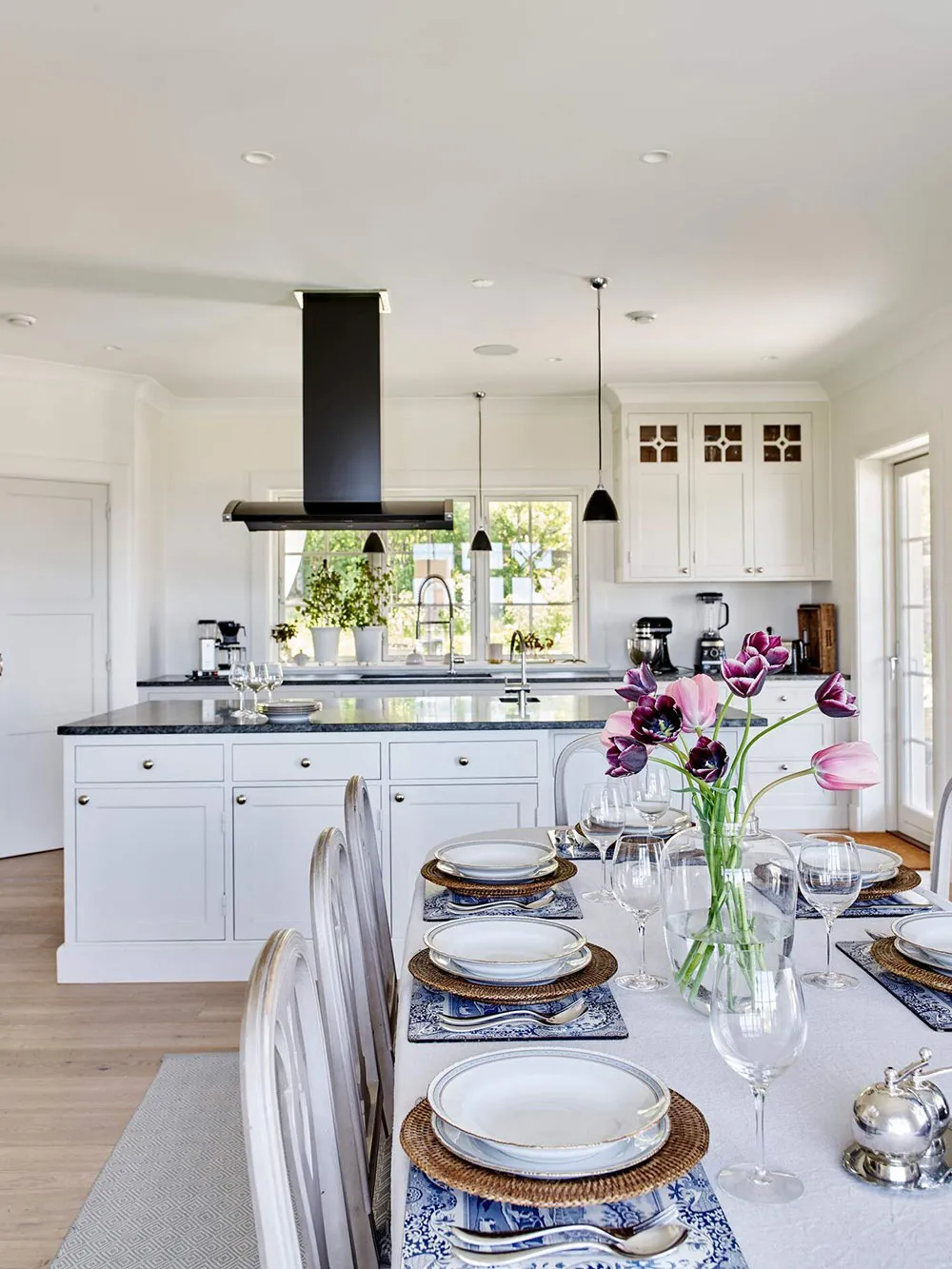 Casa blanca con grandes ventanas en Suecia - Gallery image 6