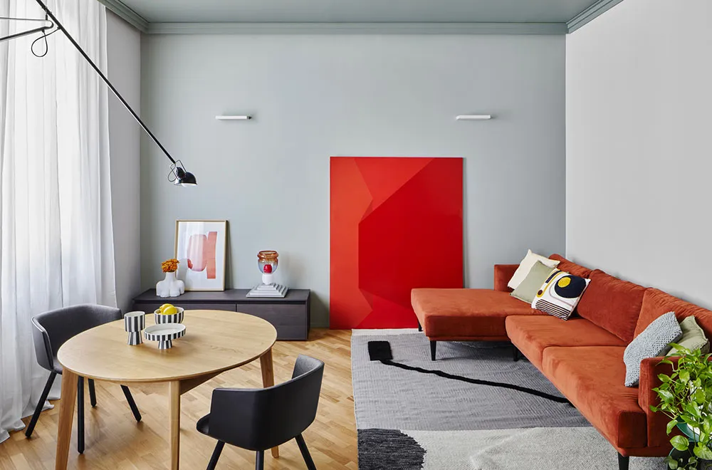 Vibrant Tones and Retro Notes: Bright Apartment in Milan - Gallery image 5
