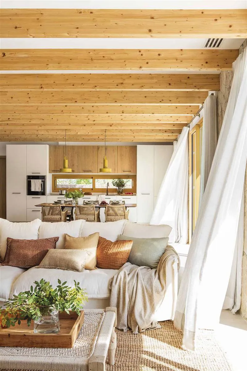 Камень, балки и светлая мебель: идеальный дом на острове Майорка - Gallery image 1