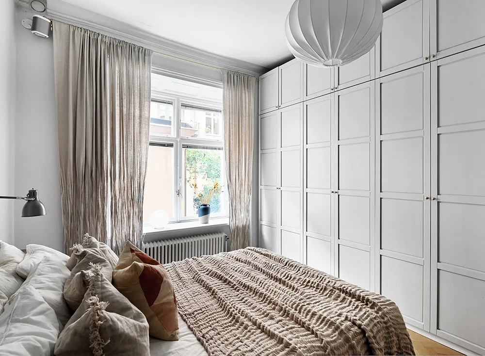 Kitchen without upper cabinets and fireplace: bright first-floor apartment in Stockholm - Gallery image 9