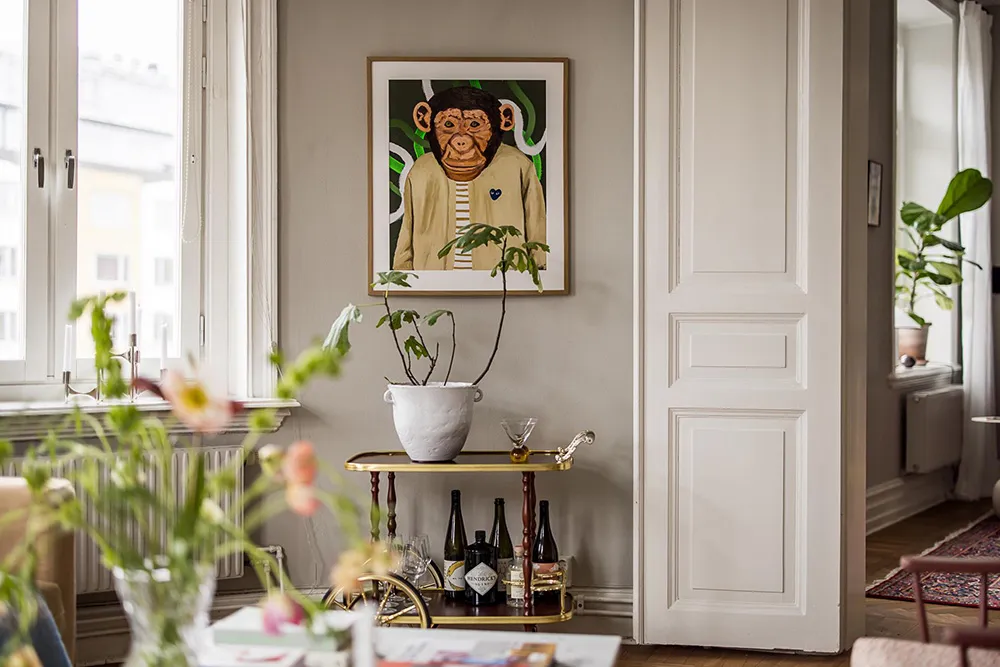 Szwedzki mieszkanie z promieniową ścianą i tureckim dywanem - Gallery image 10