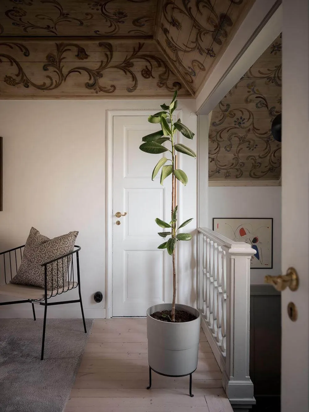 Interiores elegantes y sobrios de una encantadora casa de campo sueca - Gallery image 21