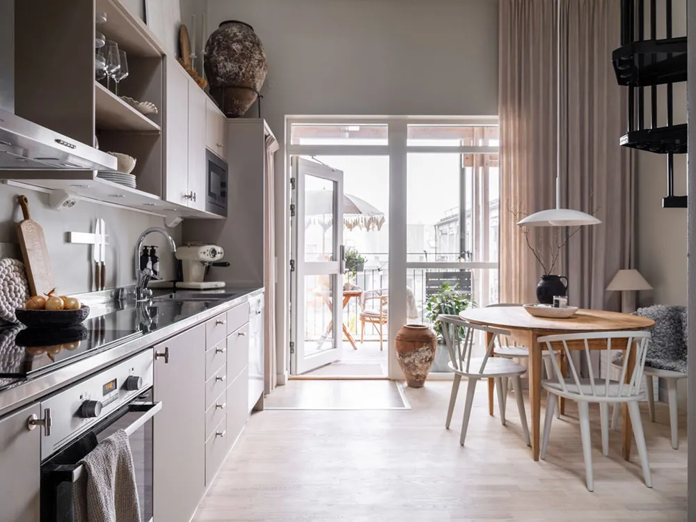 Interior tranquilo y suave de una pequeña casa de dos pisos en Suecia (72 m²) - Gallery image 8