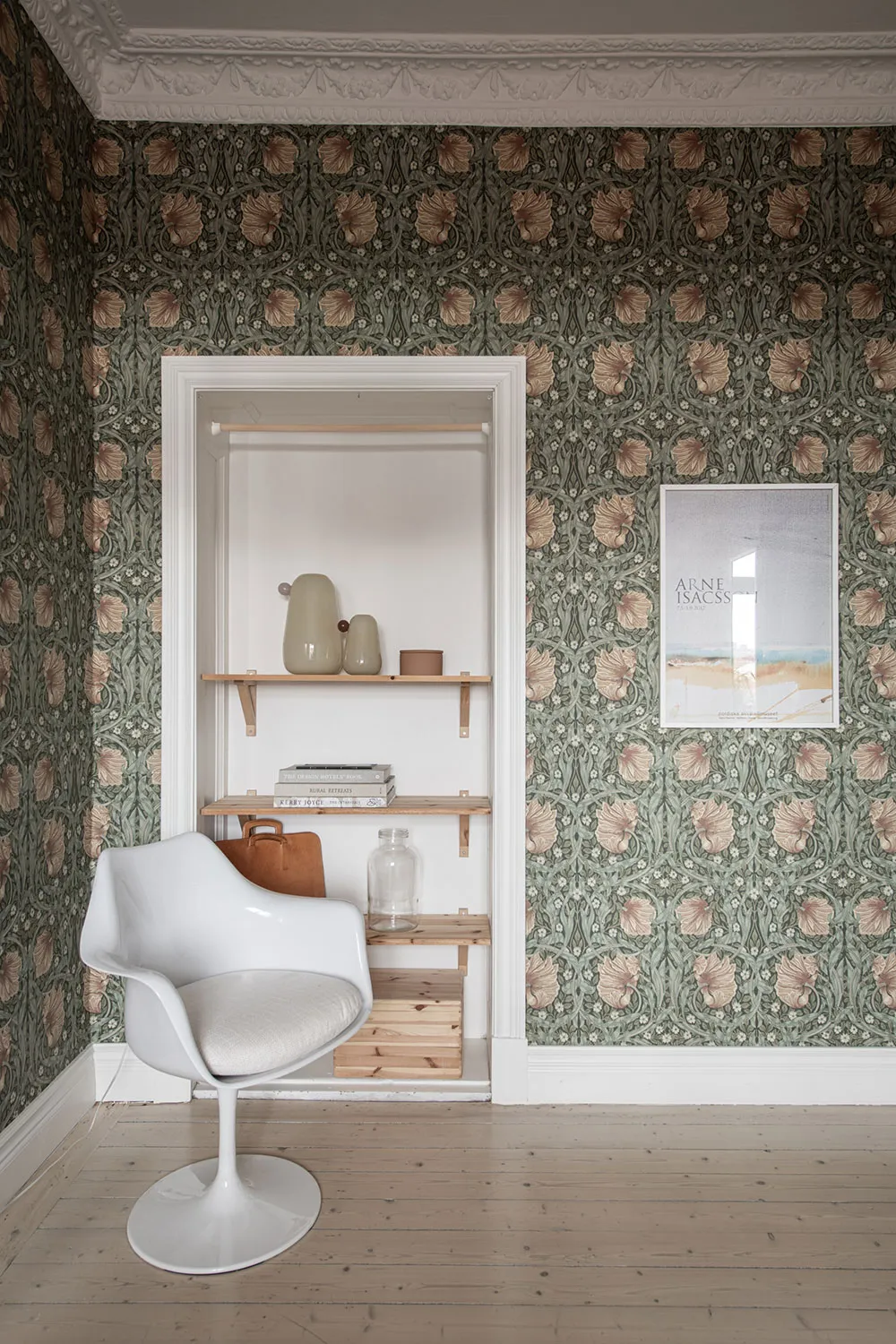 Шведська квартира з атмосферною гостинією та світлою кухнею з ліпиною - Gallery image 20