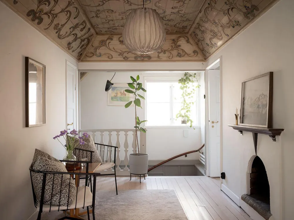 Interiores elegantes y sobrios de una encantadora casa de campo sueca - Gallery image 19