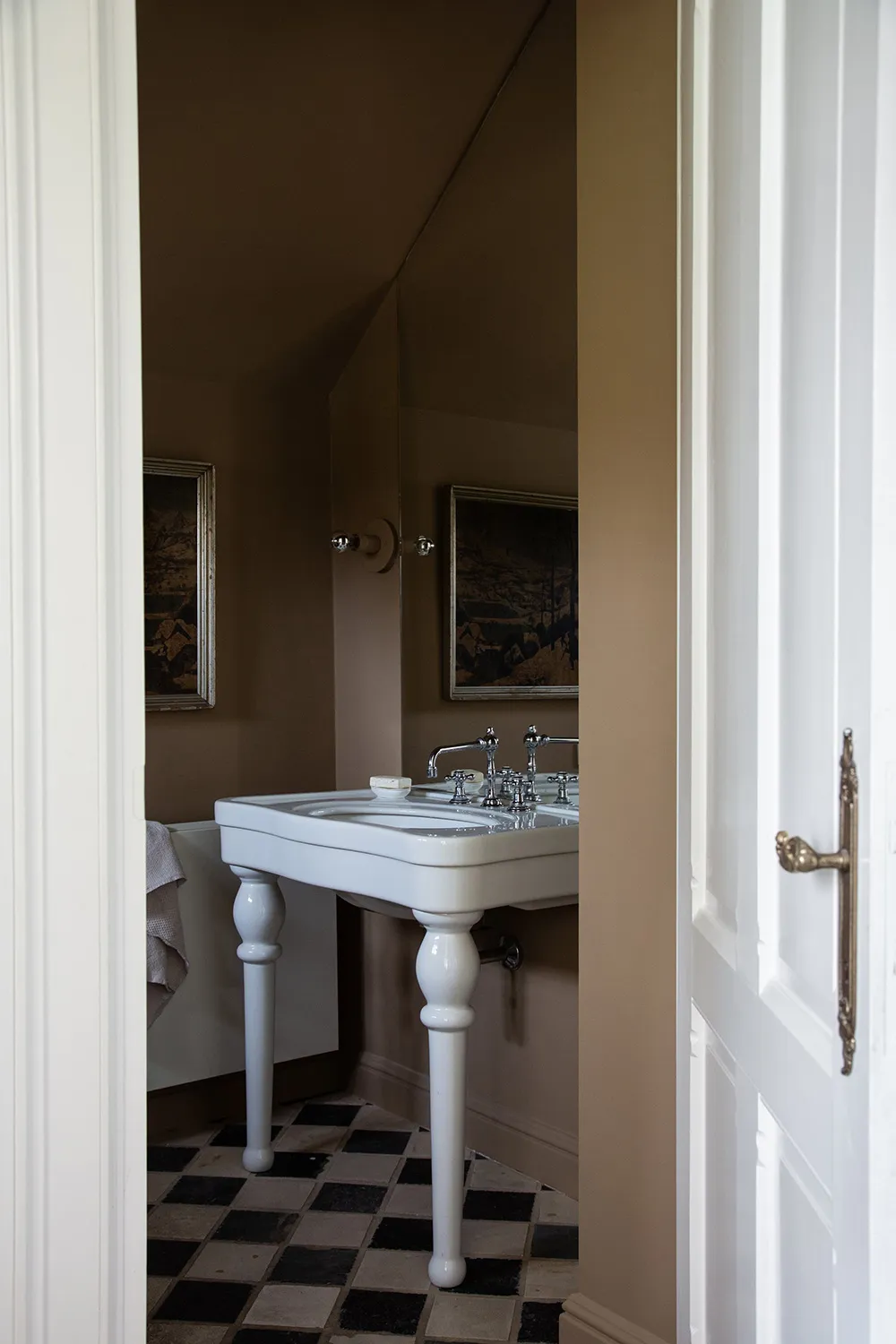 Timeless Elegance of a Historic Villa in Belgium - Gallery image 14