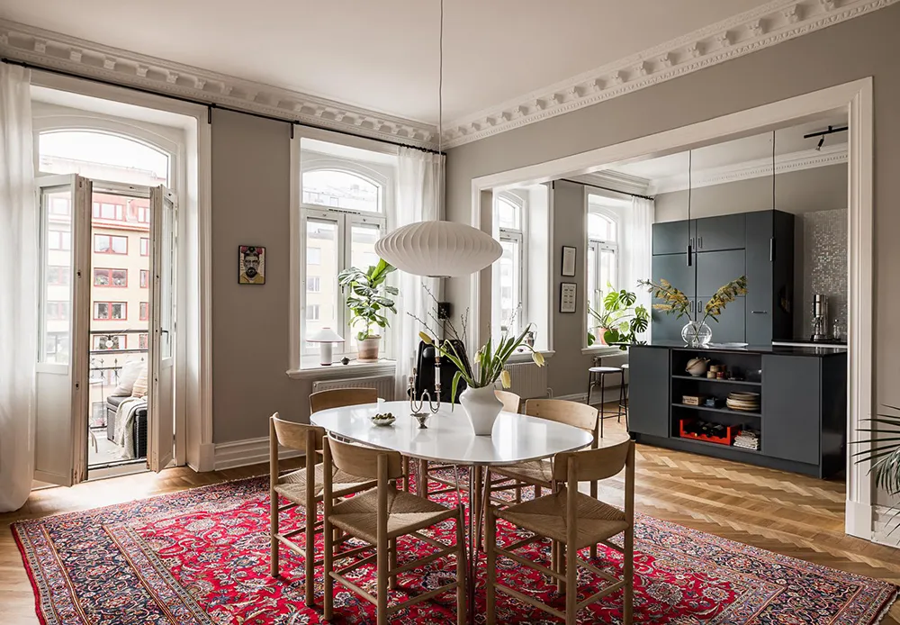 Szwedzki mieszkanie z promieniową ścianą i tureckim dywanem - Gallery image 6