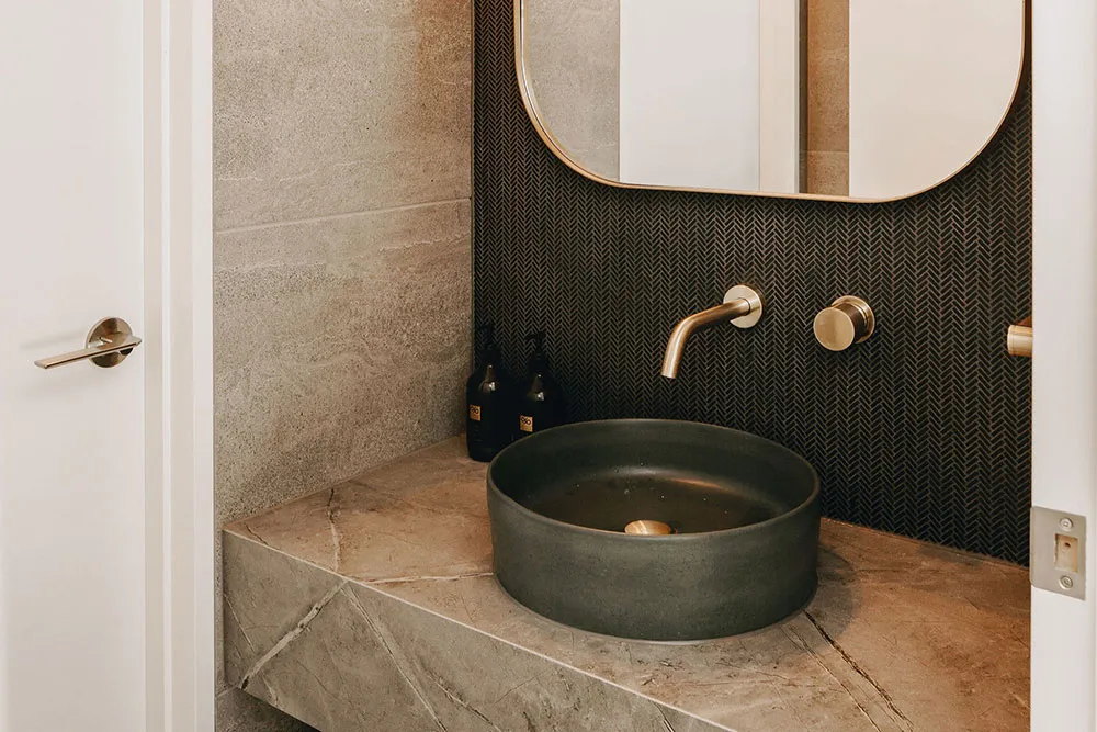 Hermoso moderno hogar con piscina en el patio interno en Australia - 10