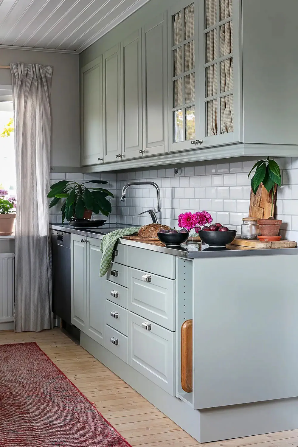 Une belle maison de campagne créative de jeune couple en Suède - Gallery image 7