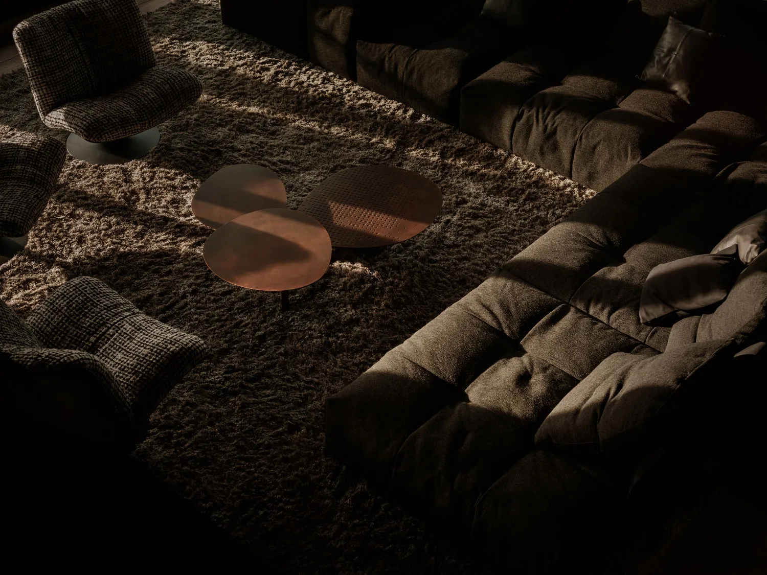 Czarny kolor, drewno i minimalizm – stylowy apartament w górach Norwegii - Gallery image 5