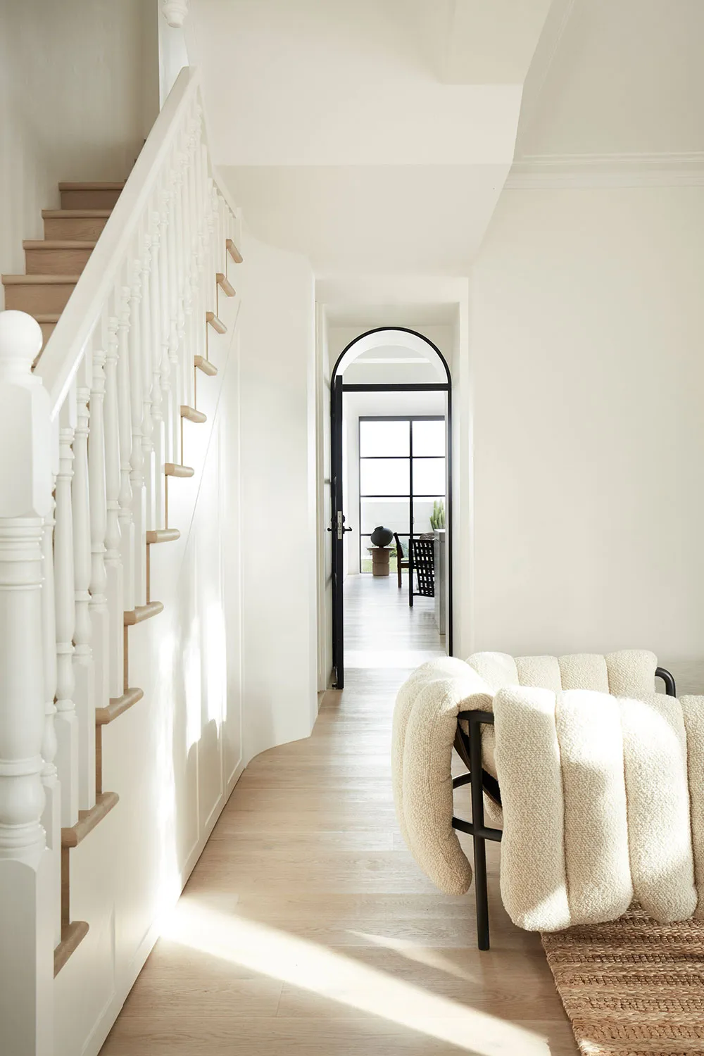 Arco y ángulos redondeados en el diseño de una casa moderna en Sídney - Gallery image 14