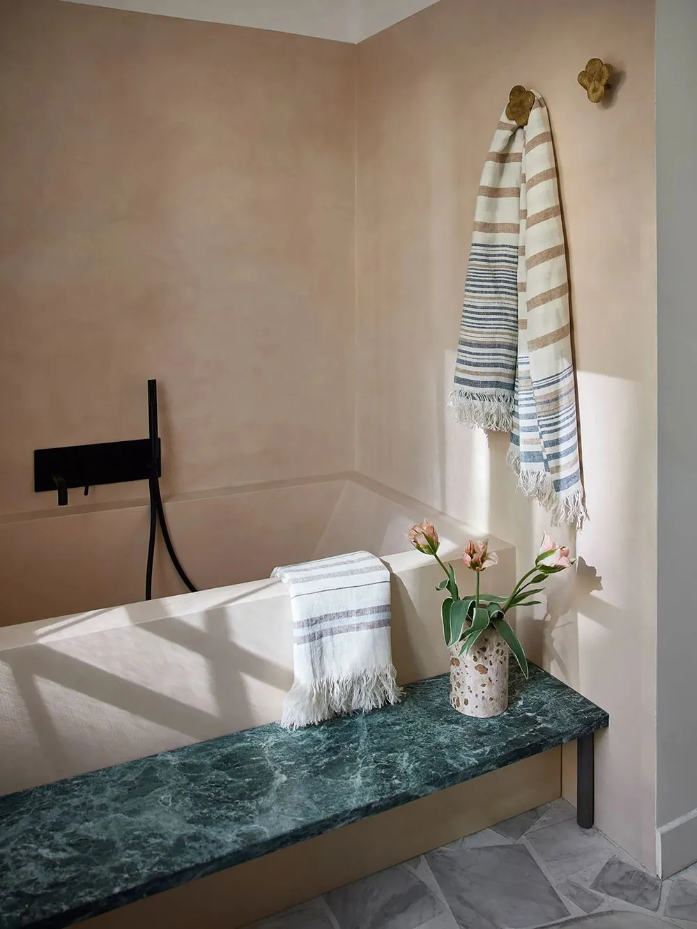 “चार्मिंग पेरिस अपार्टमेंट में नई ‘AM/PM कलेक्शन’ उपलब्ध है।” - Gallery image 11