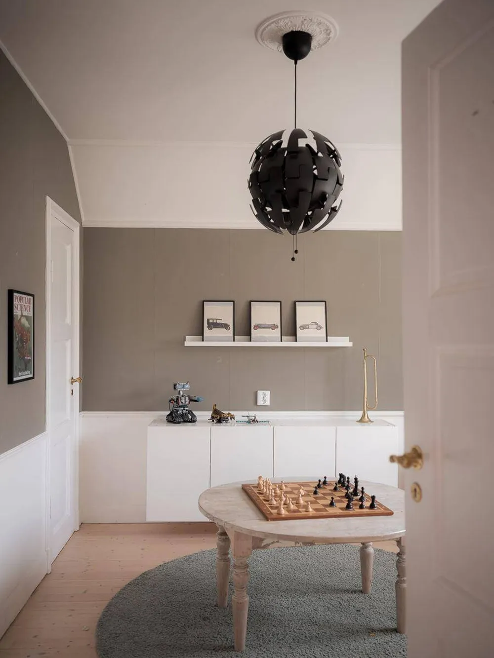 Interiores elegantes y sobrios de una encantadora casa de campo sueca - Gallery image 25