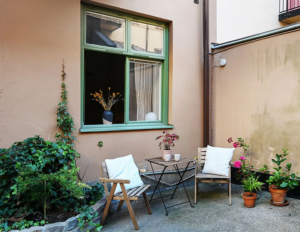 Kitchen without upper cabinets and fireplace: bright first-floor apartment in Stockholm - Gallery image 15