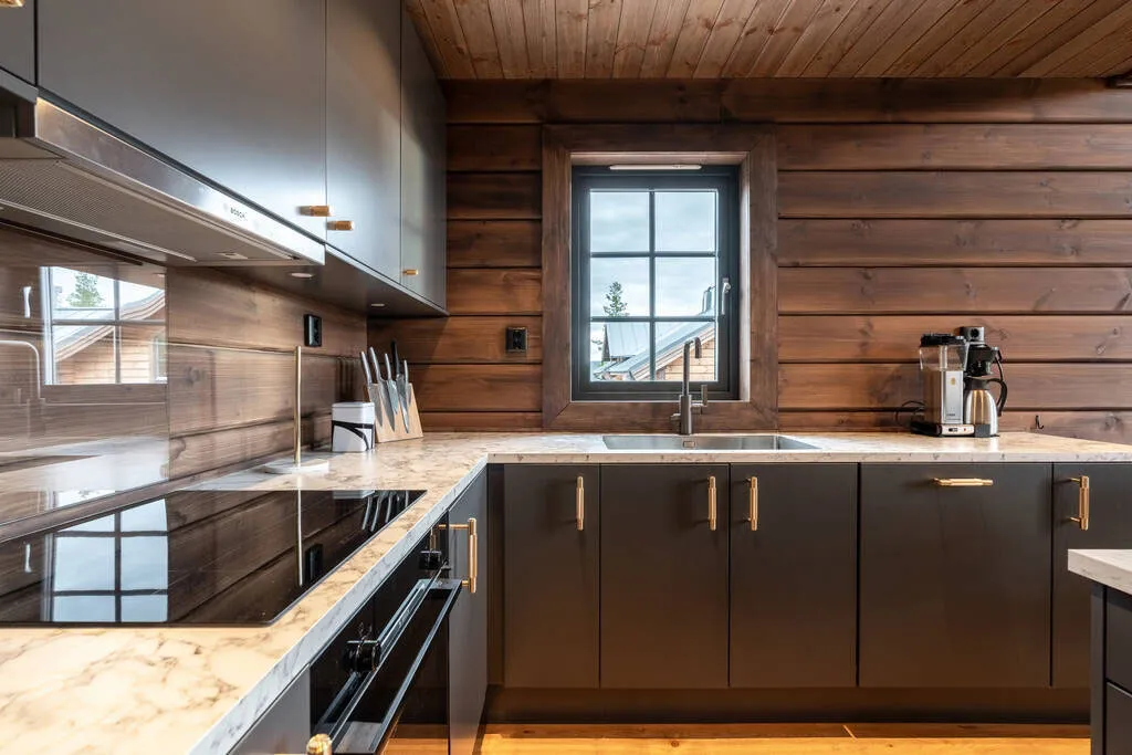 Уютное скандинавское шале, утопающее в снегу - Gallery image 10