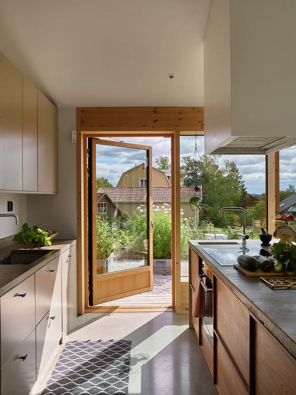 Maison de campagne suédoise traditionnelle avec ajout moderne - Gallery image 12