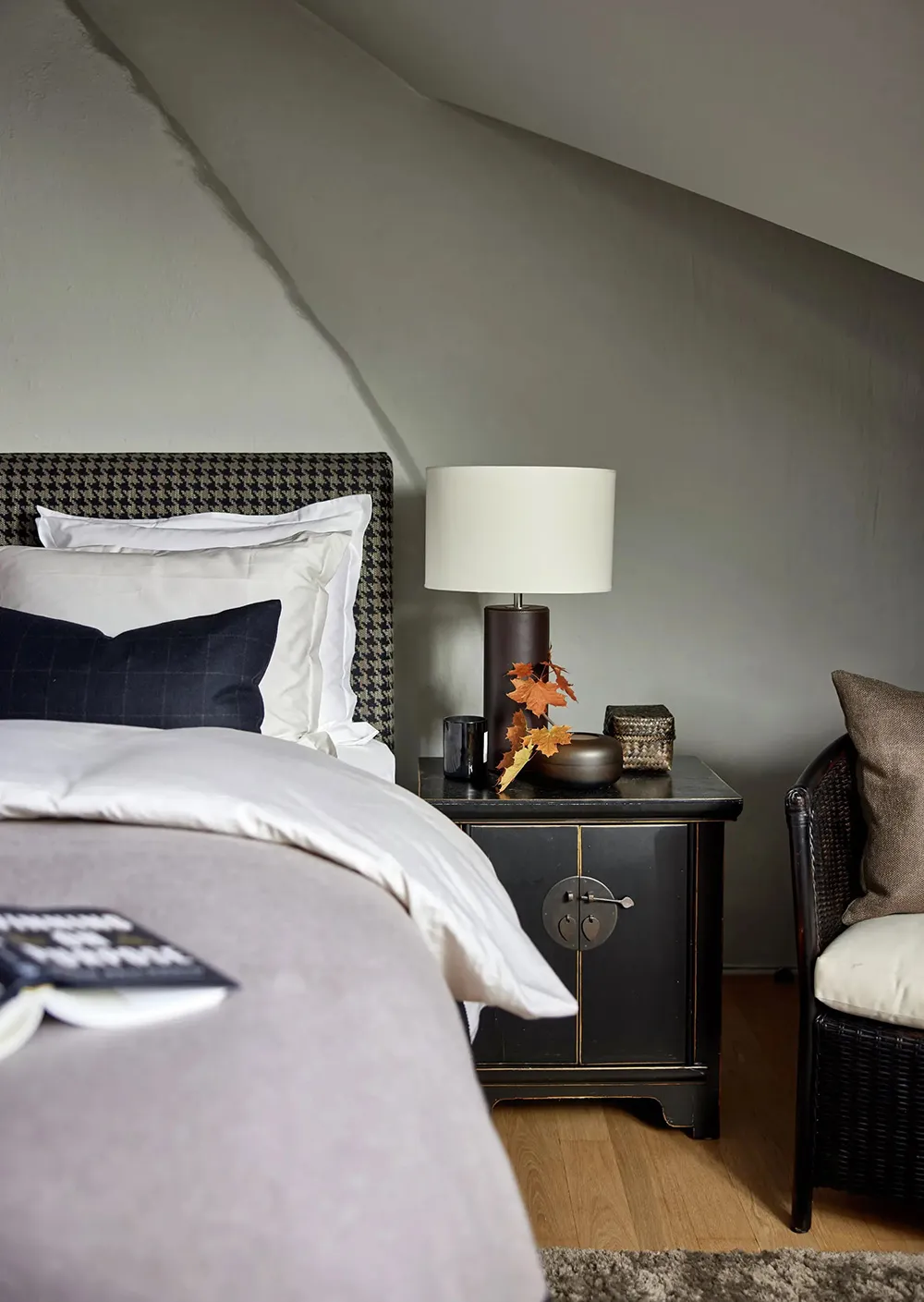 Ruhige Eleganz im Design einer großen Dachbodenwohnung in Stockholm - 10
