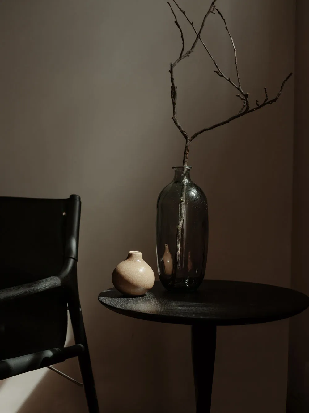 Czarny kolor, drewno i minimalizm – stylowy apartament w górach Norwegii - Gallery image 7