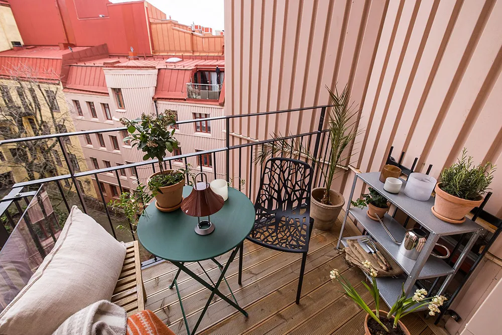 Szwedzki mieszkanie z promieniową ścianą i tureckim dywanem - Gallery image 26