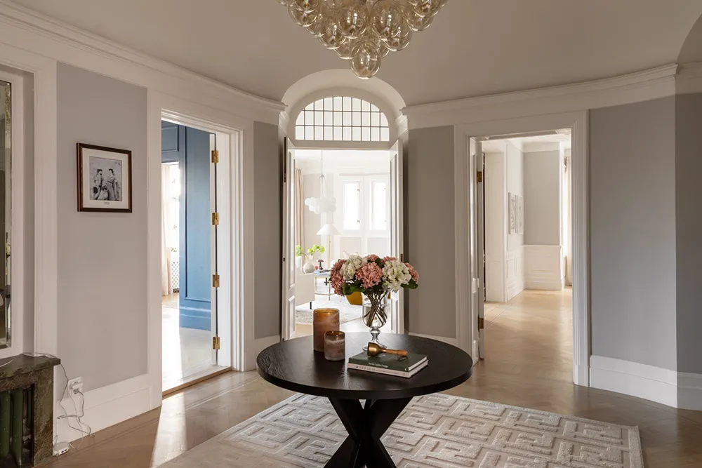 Мягкий и элегантный интерьер великолепной квартиры в старом доме в Стокгольме - Gallery image 17